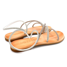 Load image into Gallery viewer, Cantini thong sandals with horsebit accessory
