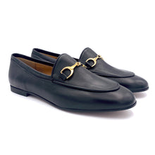 Load image into Gallery viewer, Gio+ loafers in leather with chain accessory
