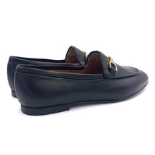 Load image into Gallery viewer, Gio+ loafers in leather with chain accessory
