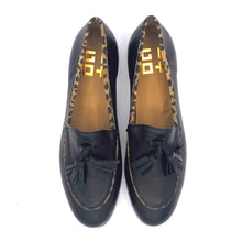 Load image into Gallery viewer, Gio+ loafers in leather with chain accessory
