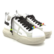 Load image into Gallery viewer, Gio+ perforated sneakers with bee accessory and PIA47 anklet
