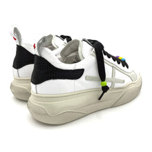 Load image into Gallery viewer, Gio+ perforated sneakers with bee accessory and PIA47 anklet
