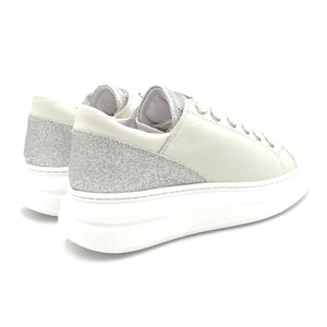 Meline Sneakers MLN BI667 bianco e argento