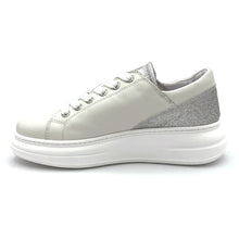 Load image into Gallery viewer, Meline Sneakers MLN BI667 bianco e argento
