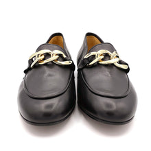 Load image into Gallery viewer, Gio+ loafers in leather with chain accessory
