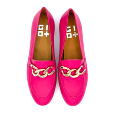 Load image into Gallery viewer, Gio+ loafers in leather with chain accessory
