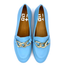 Load image into Gallery viewer, Gio+ loafers in leather with chain accessory
